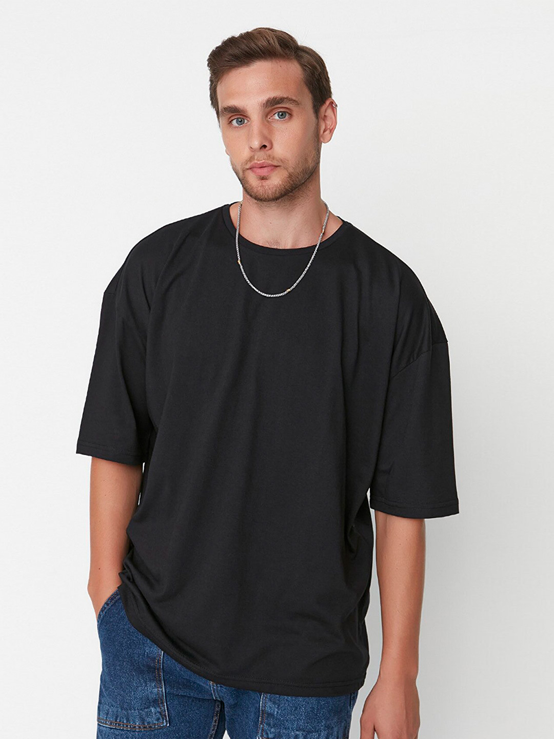 Trendyol Men Black Solid Drop-Shoulder Sleeves Polyester T-shirt
