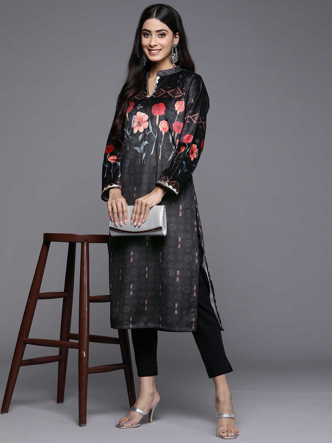 Ahalyaa Women Black & Red Floral Printed Gotta Patti Floral Velvet Kurta
