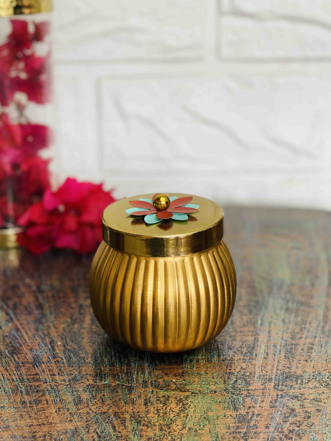 Folkstorys Mallige Gold Metal Clip-On Jar