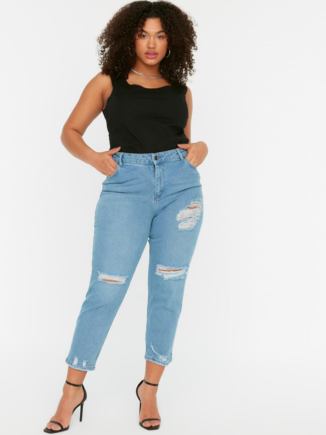 Trendyol Women Mid-Rise Mildly Distressed Cotton Cropped Jeans