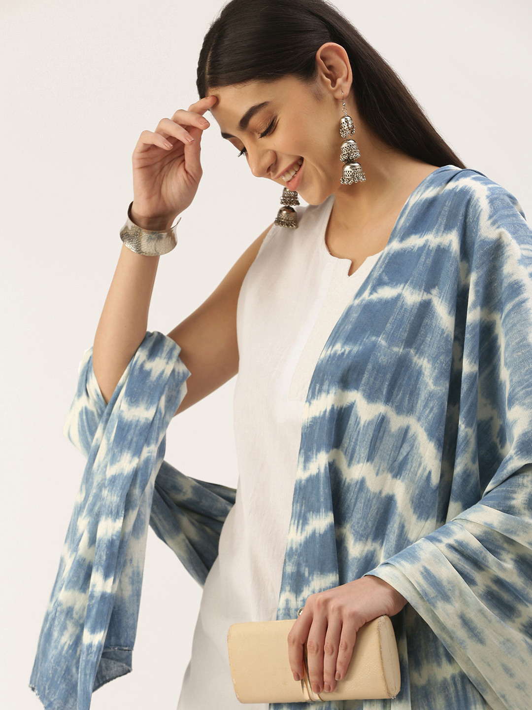 Apaapi Threads of glory Blue & White Dyed Pure Cotton Shibori Dupatta