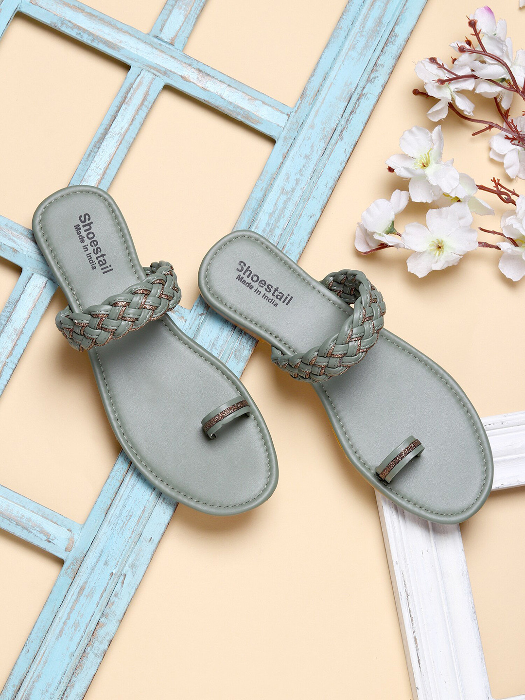 Shoestail Women Green One Toe Flats