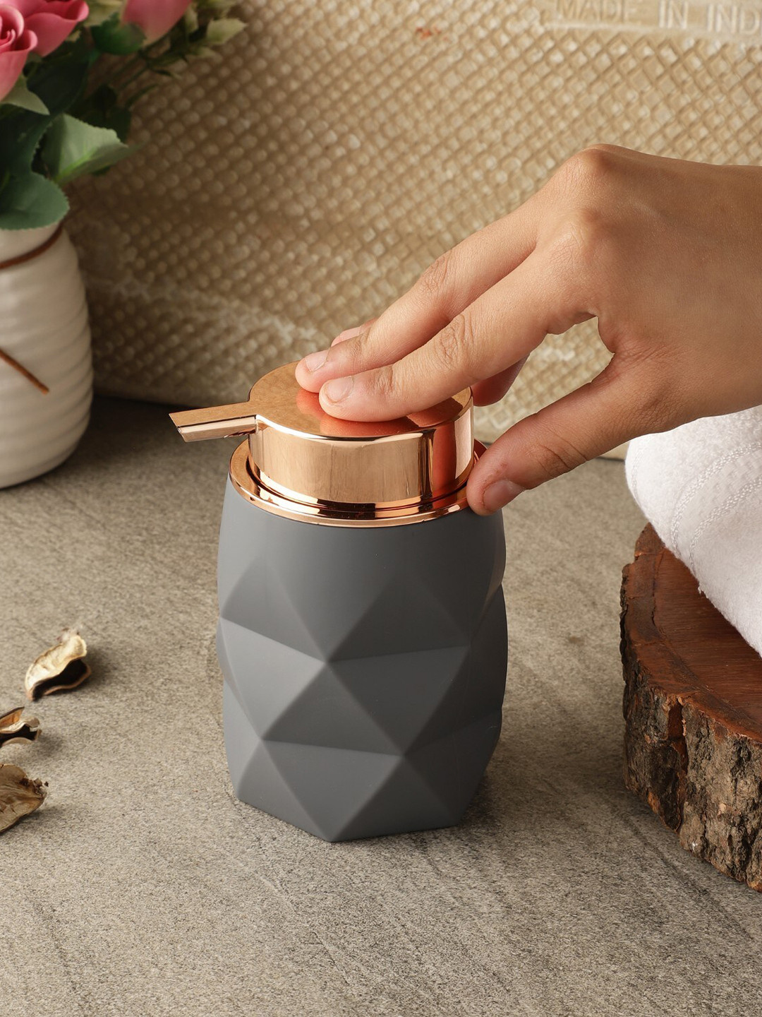 The Decor Mart Grey Solid Diamond Cut Soap Dispenser