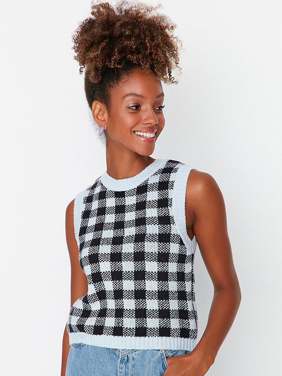 Trendyol Women Blue & Black Checked Crop Sweater Vest