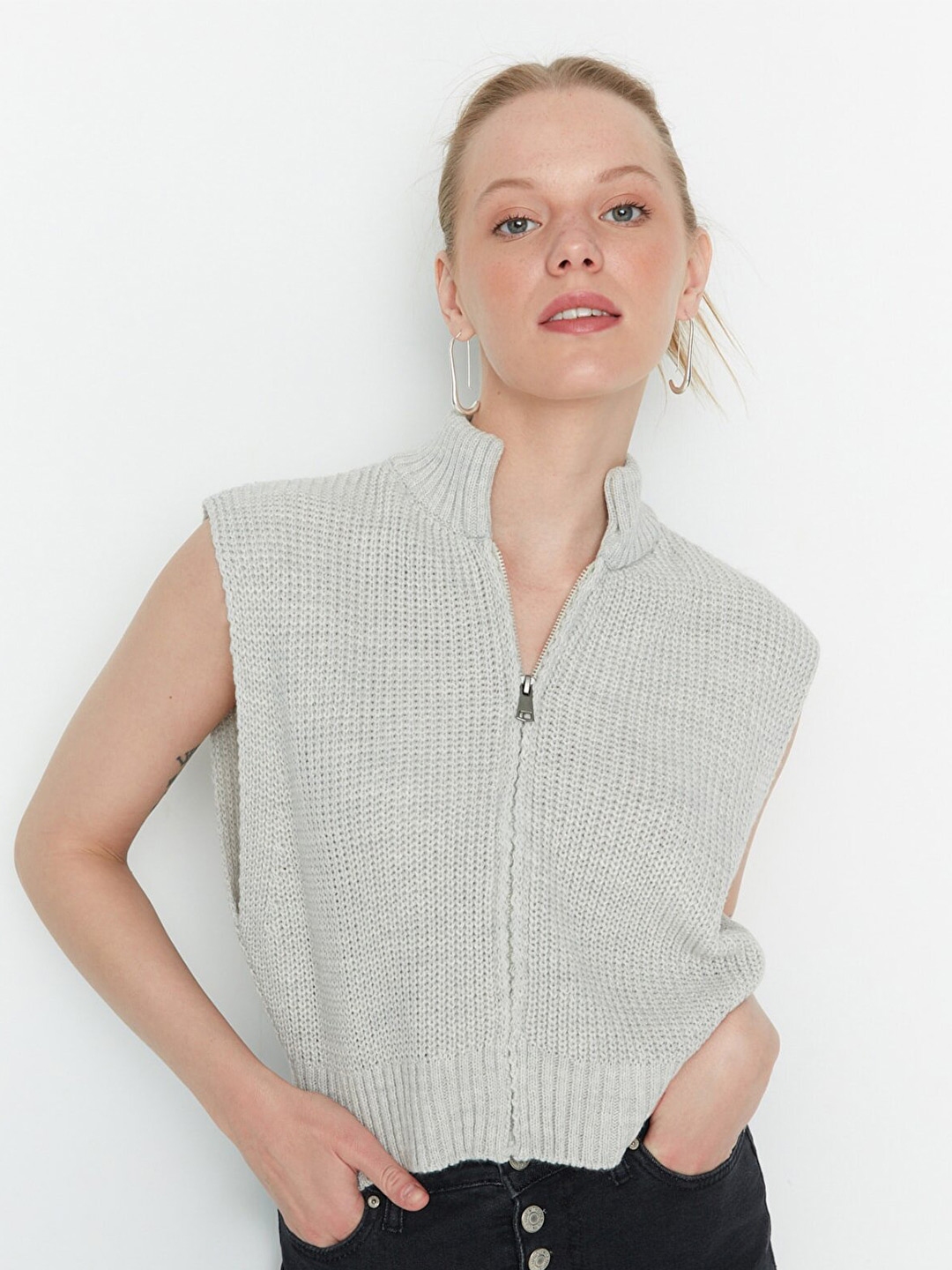 Trendyol Women Grey Ribbed Sweater Vest - Sweaters for Women 20367358 | Myntra
