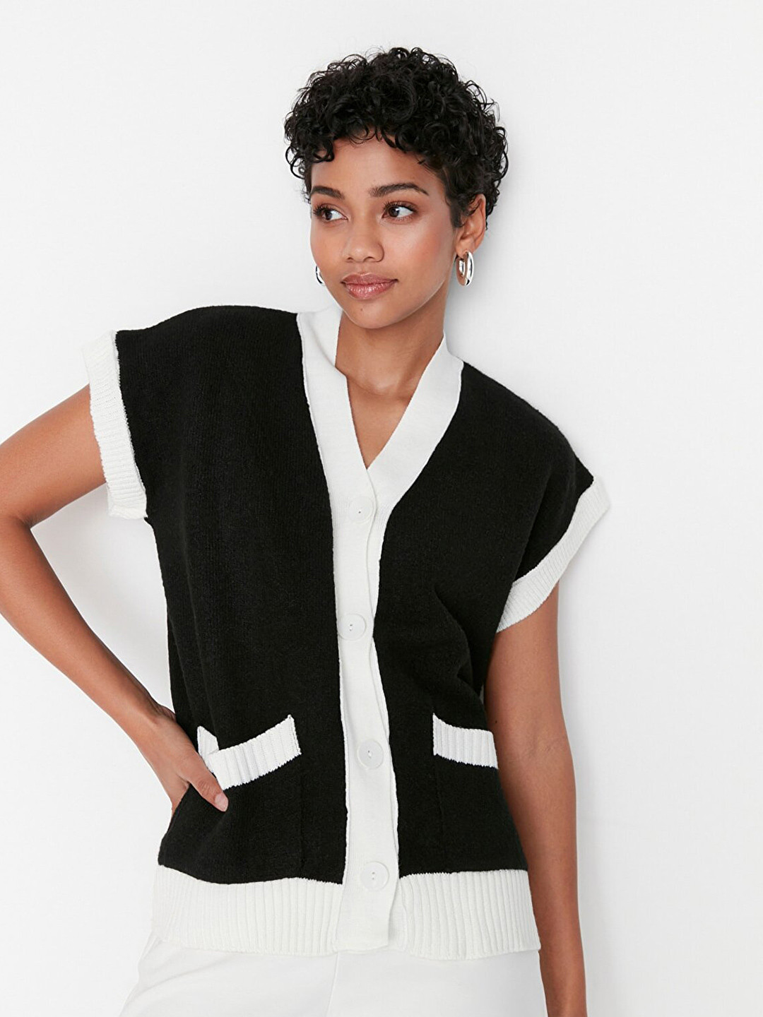 Trendyol Women Black & White Cardigan