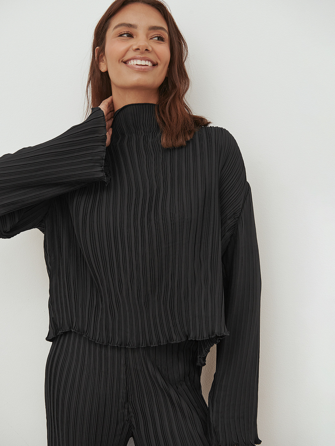 NA-KD Black Solid Accordion Pleated Mock Neck Top