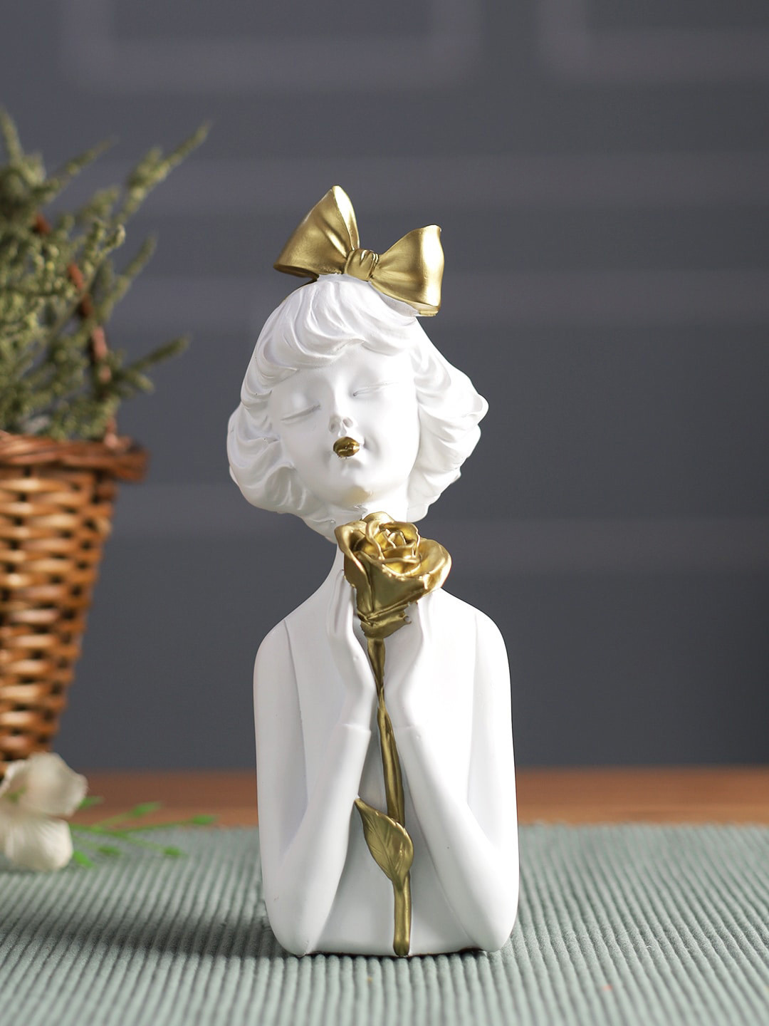 TAYHAA Lady Artpiece White Resin Natural Living Room Small Showpiece - 7.9 Inches