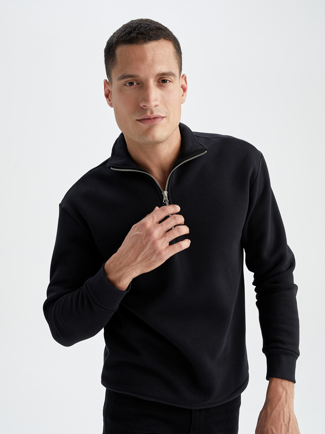 DeFacto Men Solid Black Sweatshirt