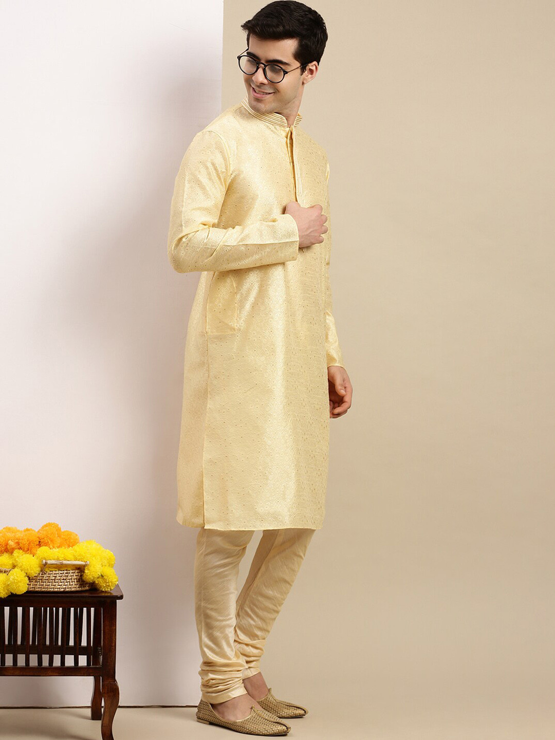Here&Now X Sanwara  Men Cream-Coloured Woven Design Long Sleeve Kurta