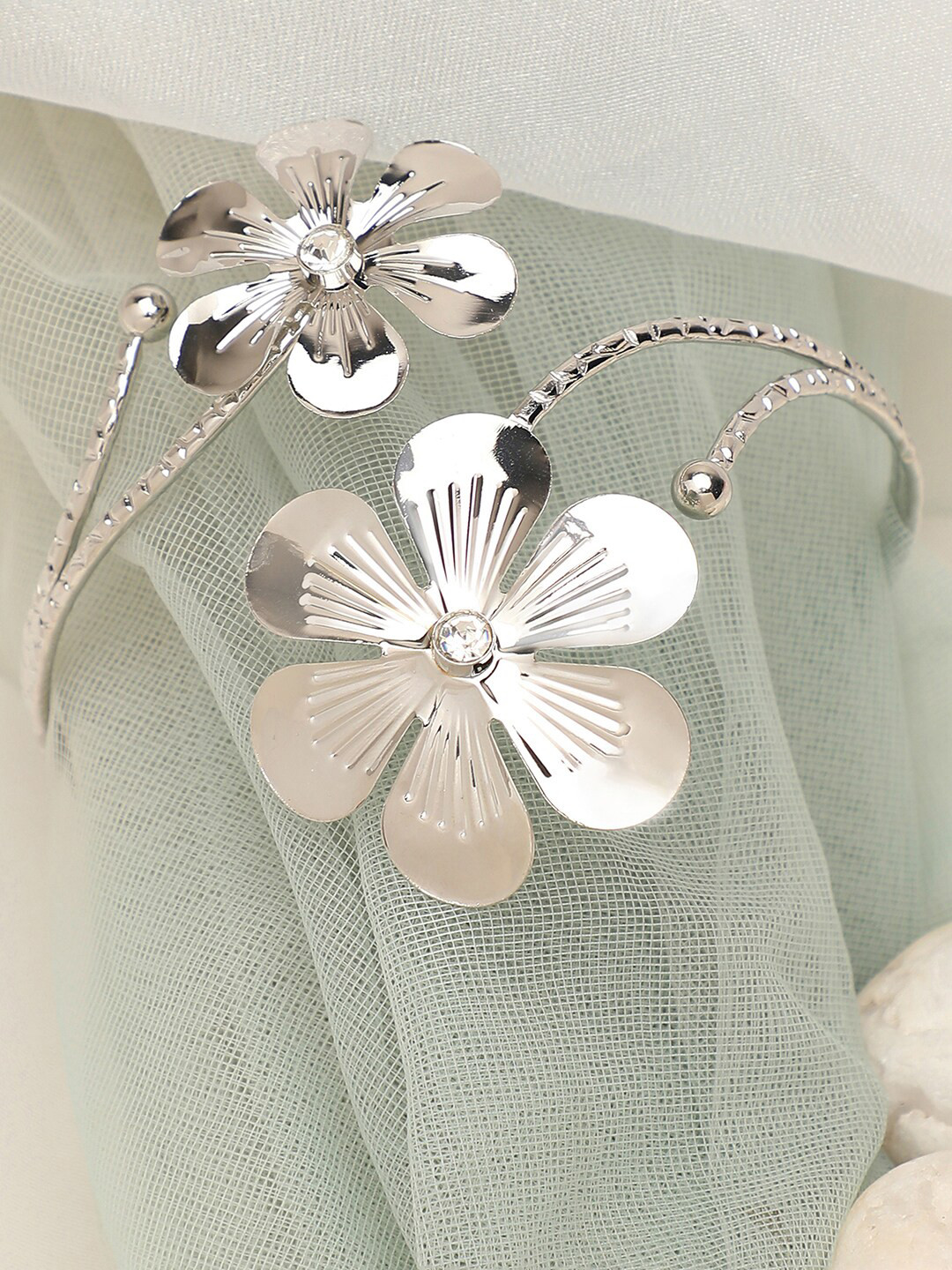 SOHI Women Silver-Plated Armlet Bracelet