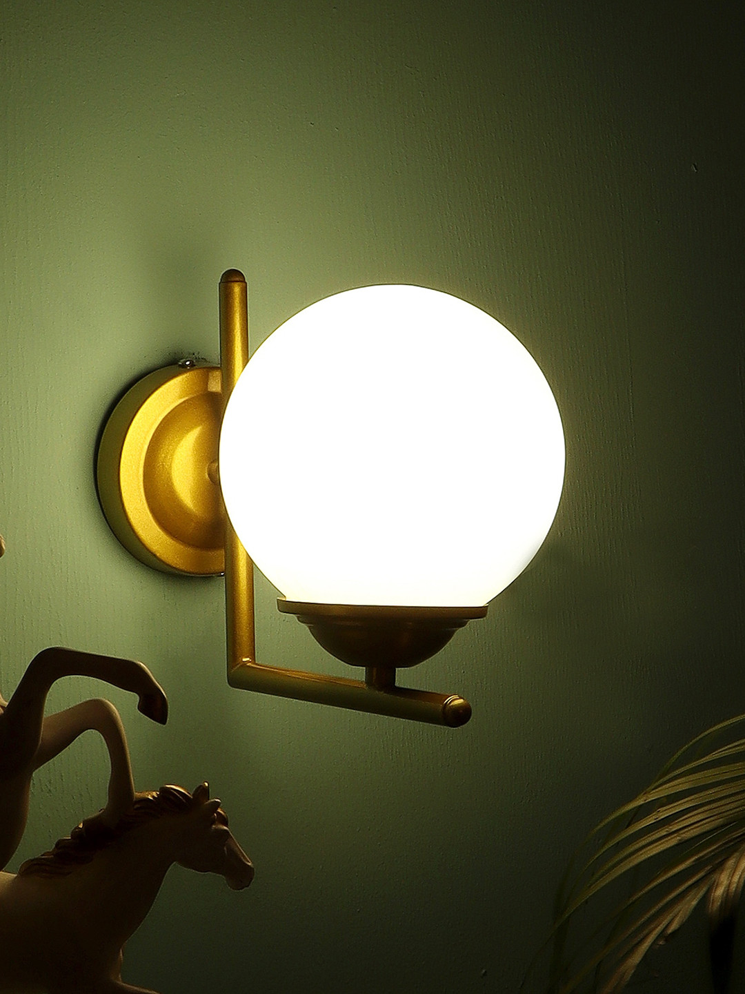 MFD HOME FURNISHING Gold-Colored & White Solid Spherical Shaped Wall Lamps
