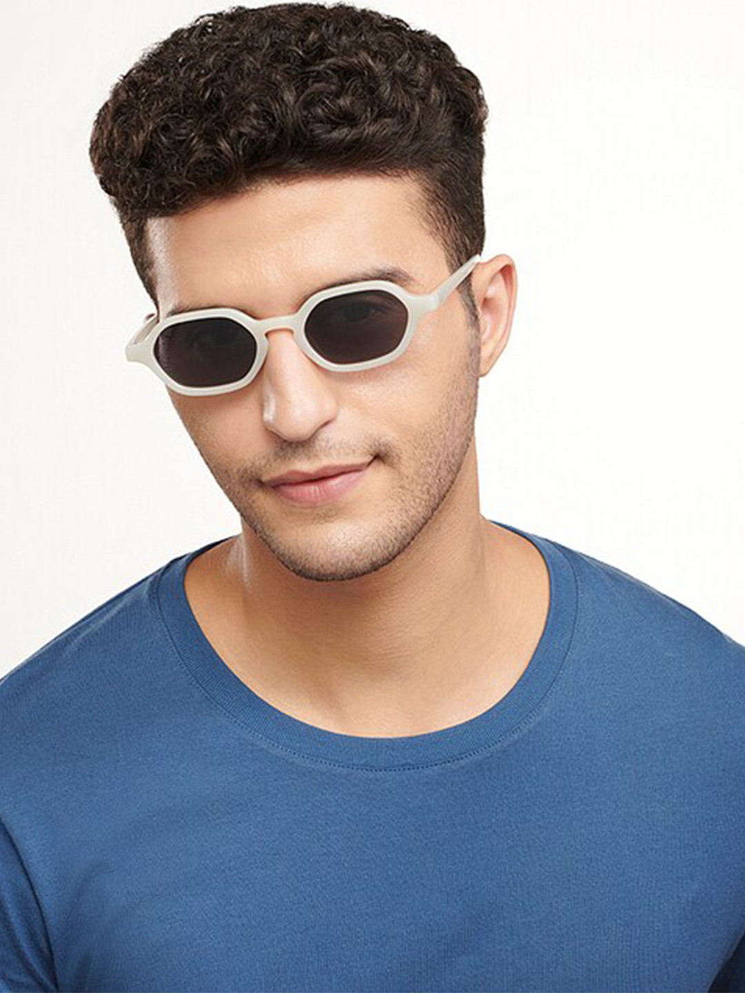 Vincent Chase by Lenskart Unisex Black Geometric Sunglasses with Polarised & UV Protected Lens 201182