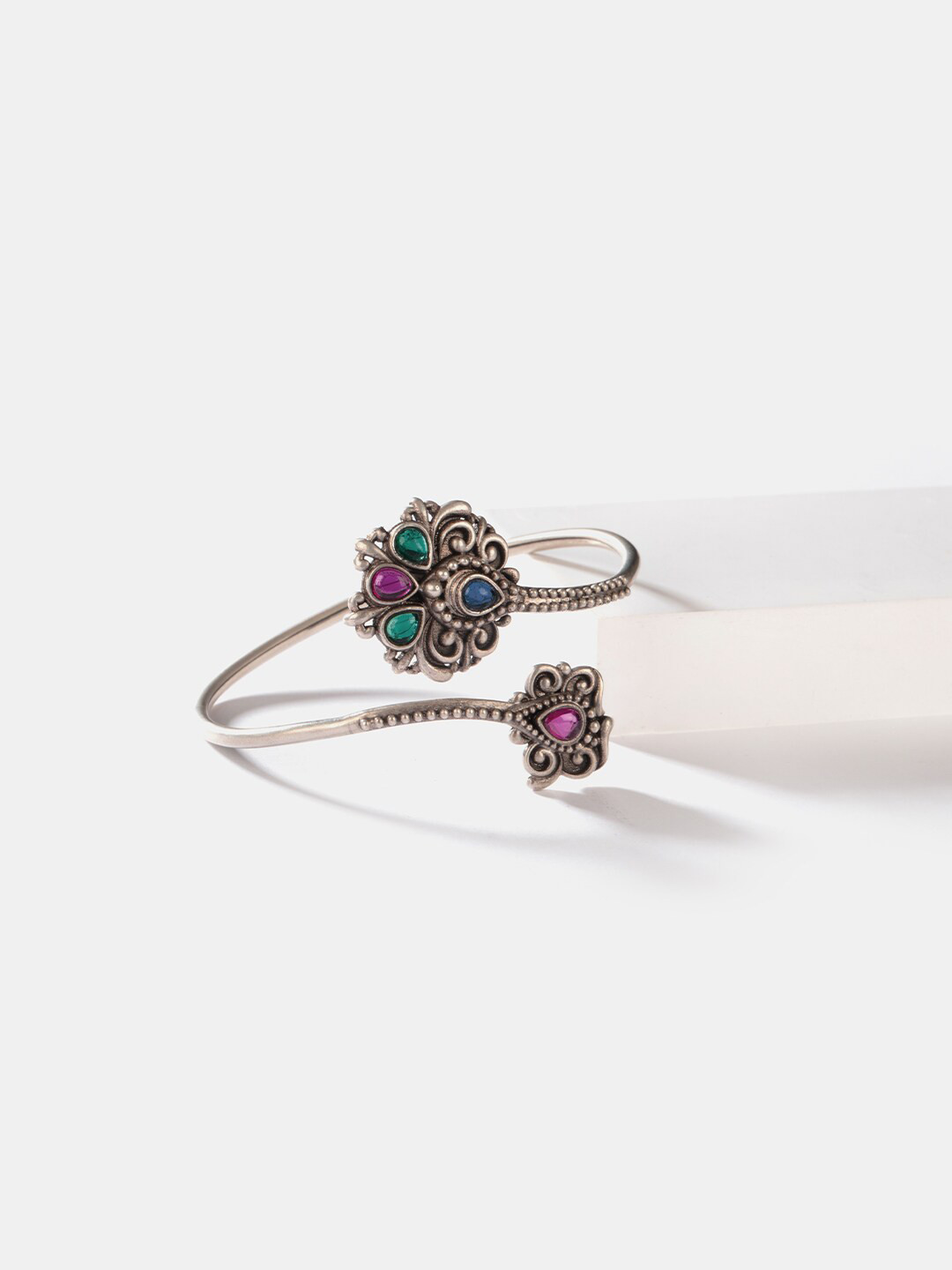 SHAYA Women Silver-Toned & Green Sterling Silver Cuff Bracelet