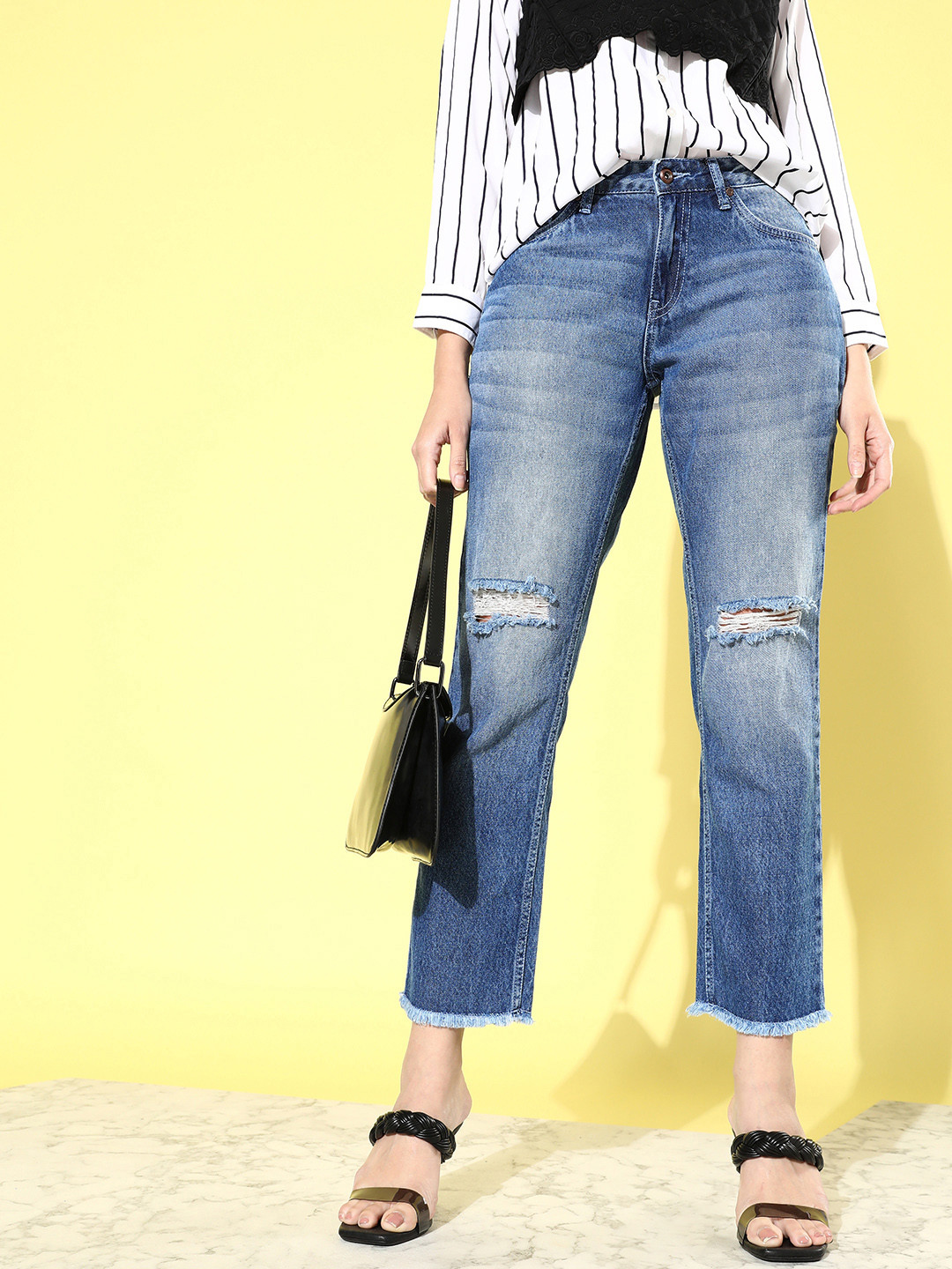 Roadster Women Blue Straight Fit Slash Knee Cotton Light Fade Jeans