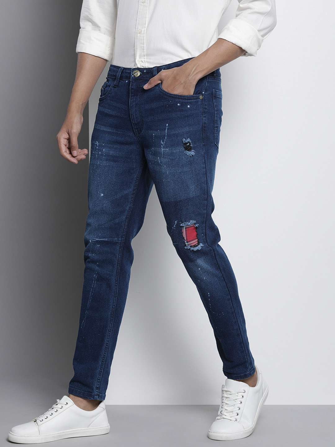 The Indian Garage Co Men Highly Distressed Light Fade Stretchable Relaxed Fit Jeans