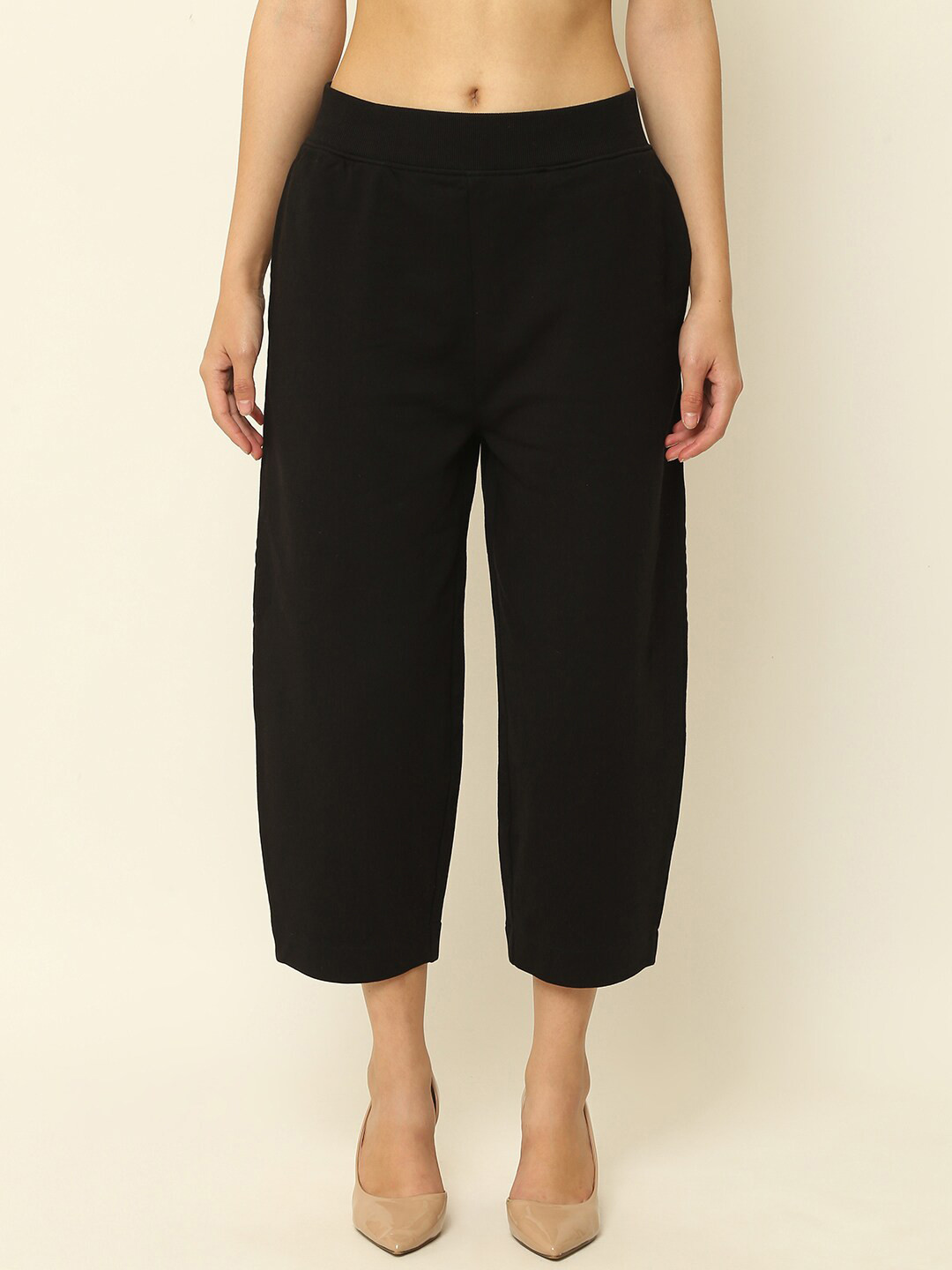NoBarr Women Black Cotton Capris