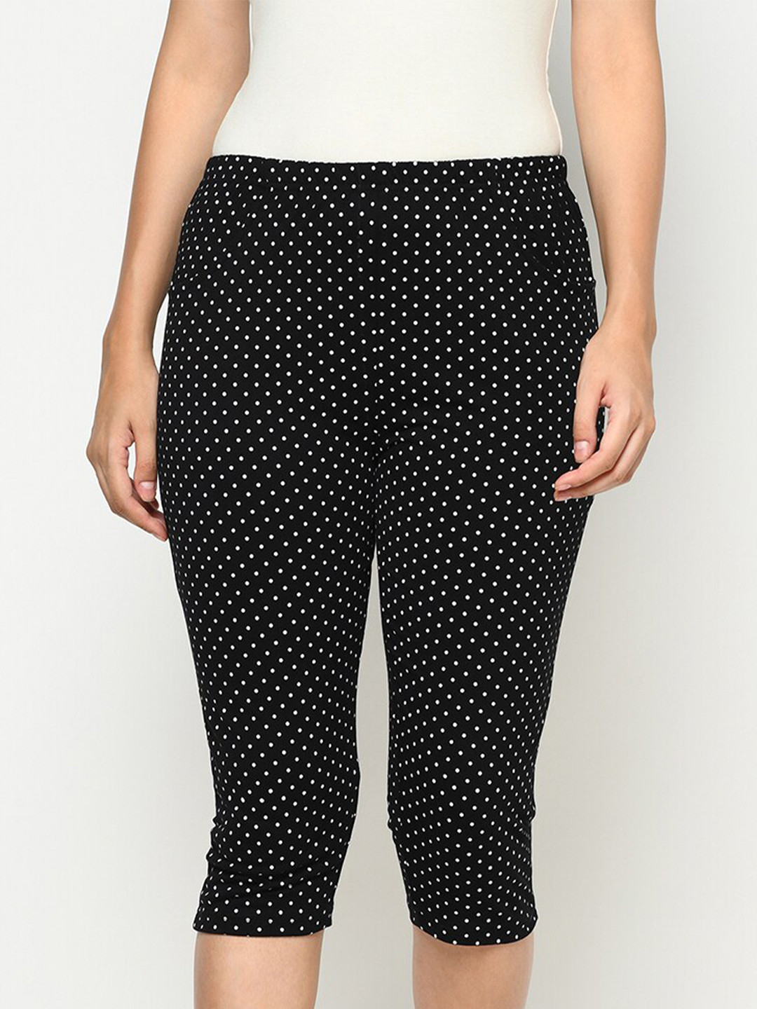 Espresso Women Black & White Printed Pure Cotton Regular Fit Capris