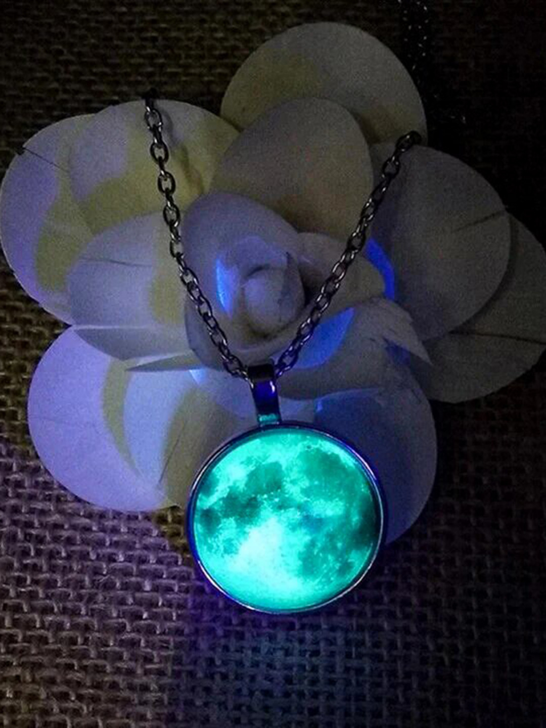 Saizen Silver-Plated Blue-Stone-Studded Designed Pendant With Chain