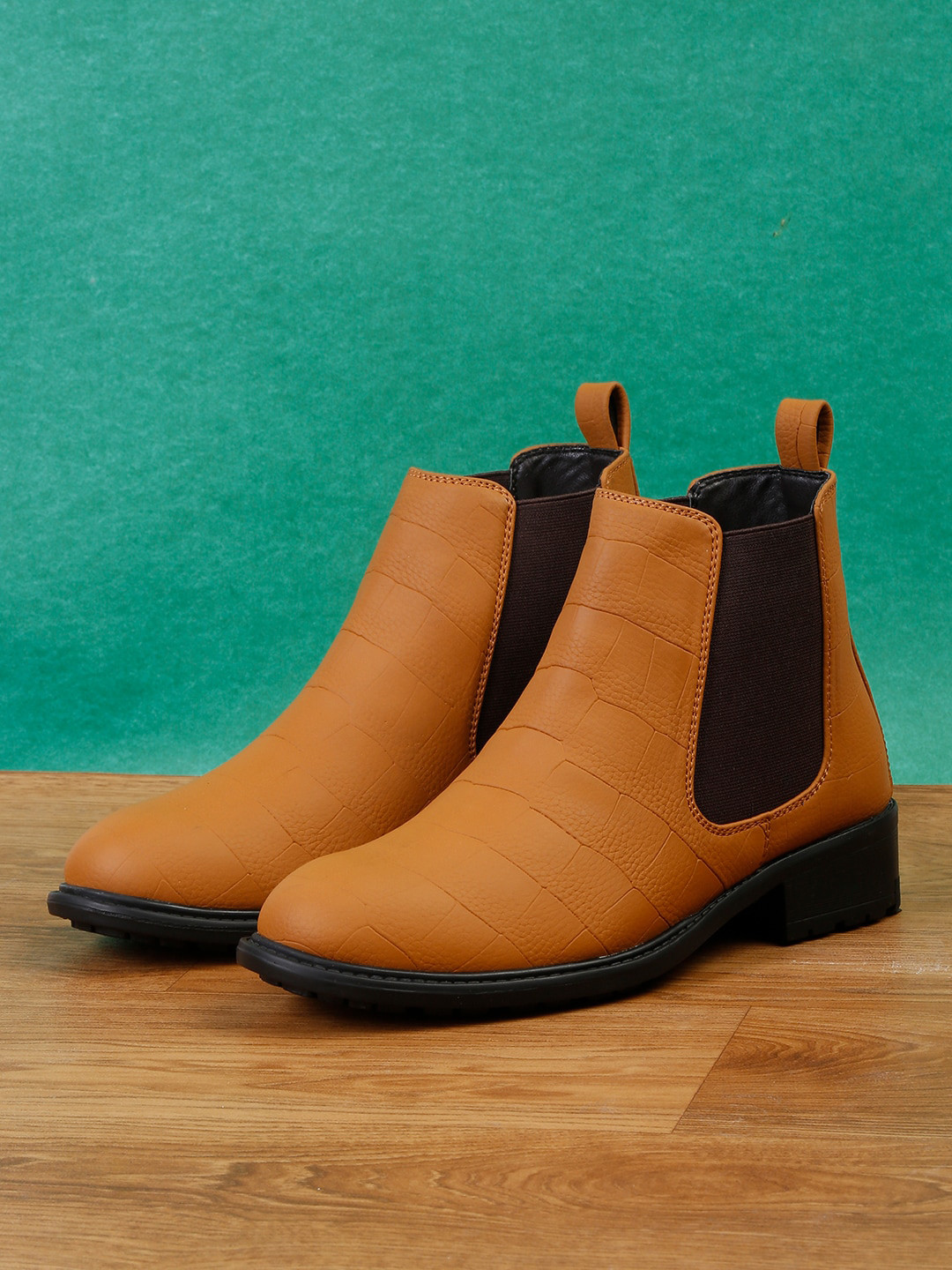 Roadster Women Tan Mid Top Flat Chelsea Boots