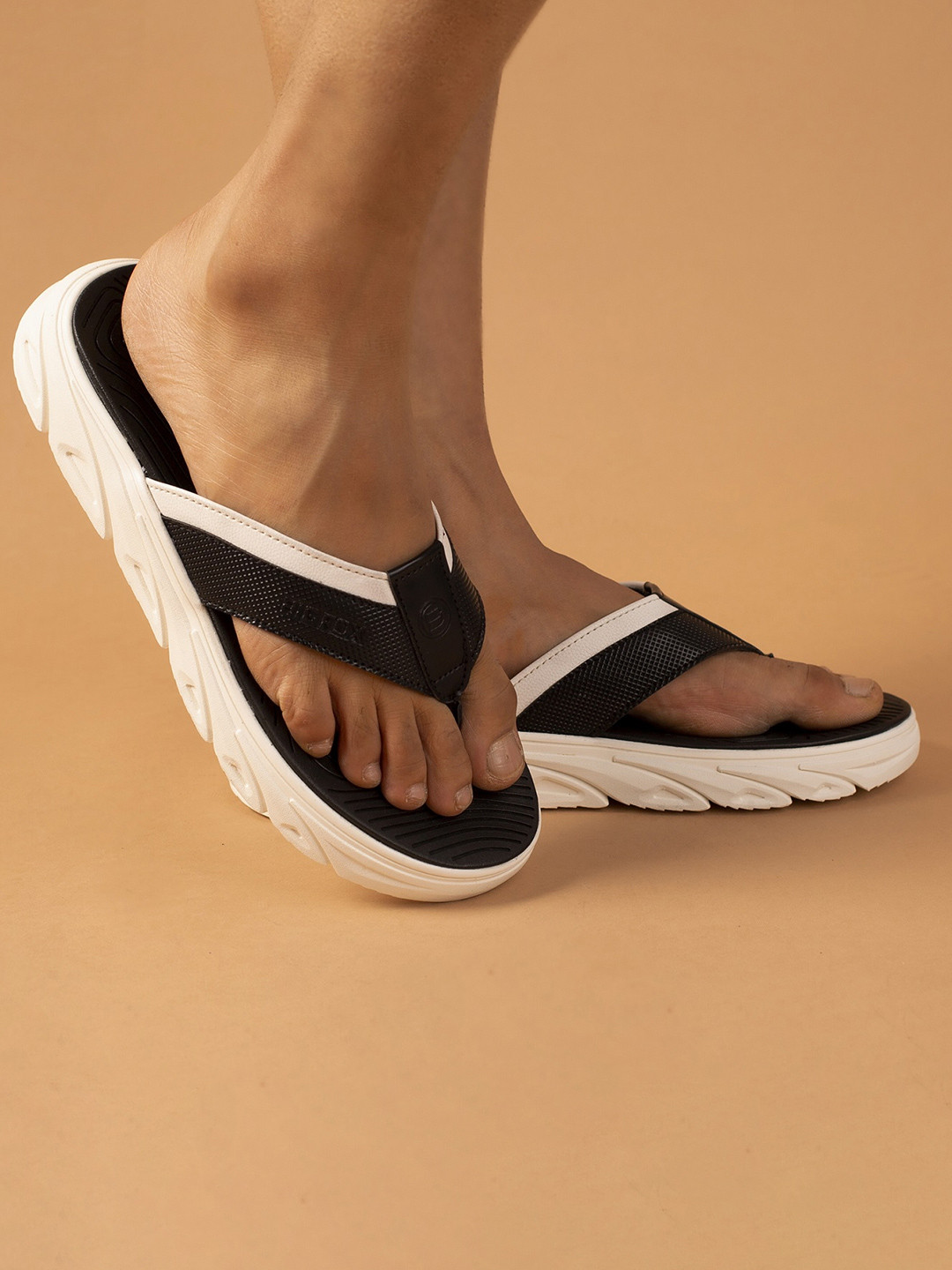 Big Fox Men Black & White Colourblocked Thong Flip-Flops