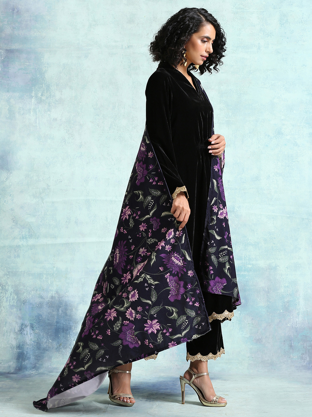 trueBrowns Women Black Printed Velvet Shawl