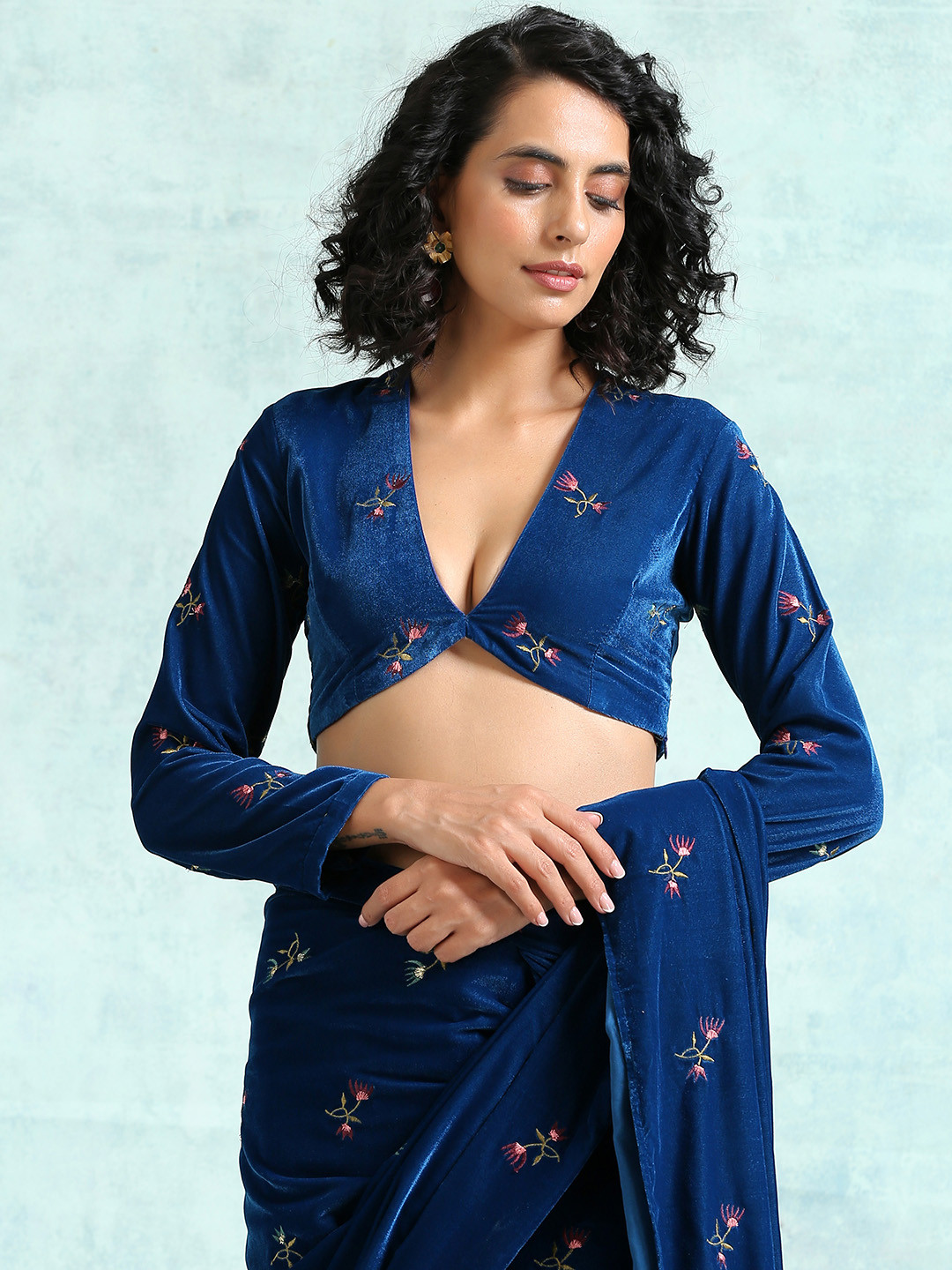 trueBrowns Women Blue Embroidered Velvet Saree Blouse