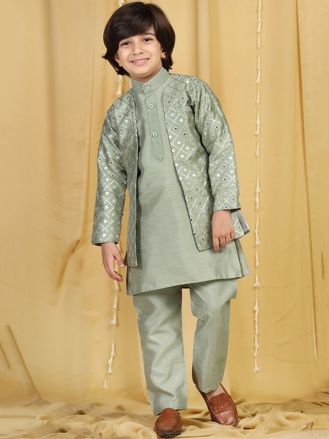 Aj DEZInES Boys Embroidered Kurta with Pyjamas Silk Set