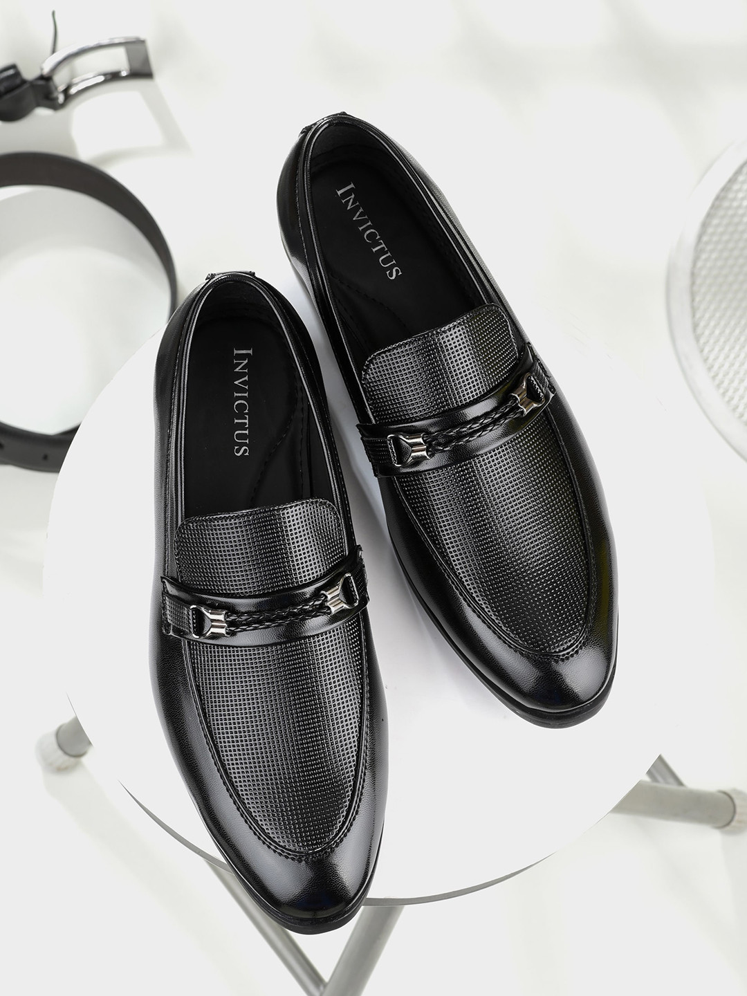 INVICTUS Men Black Textured Formal Loafers