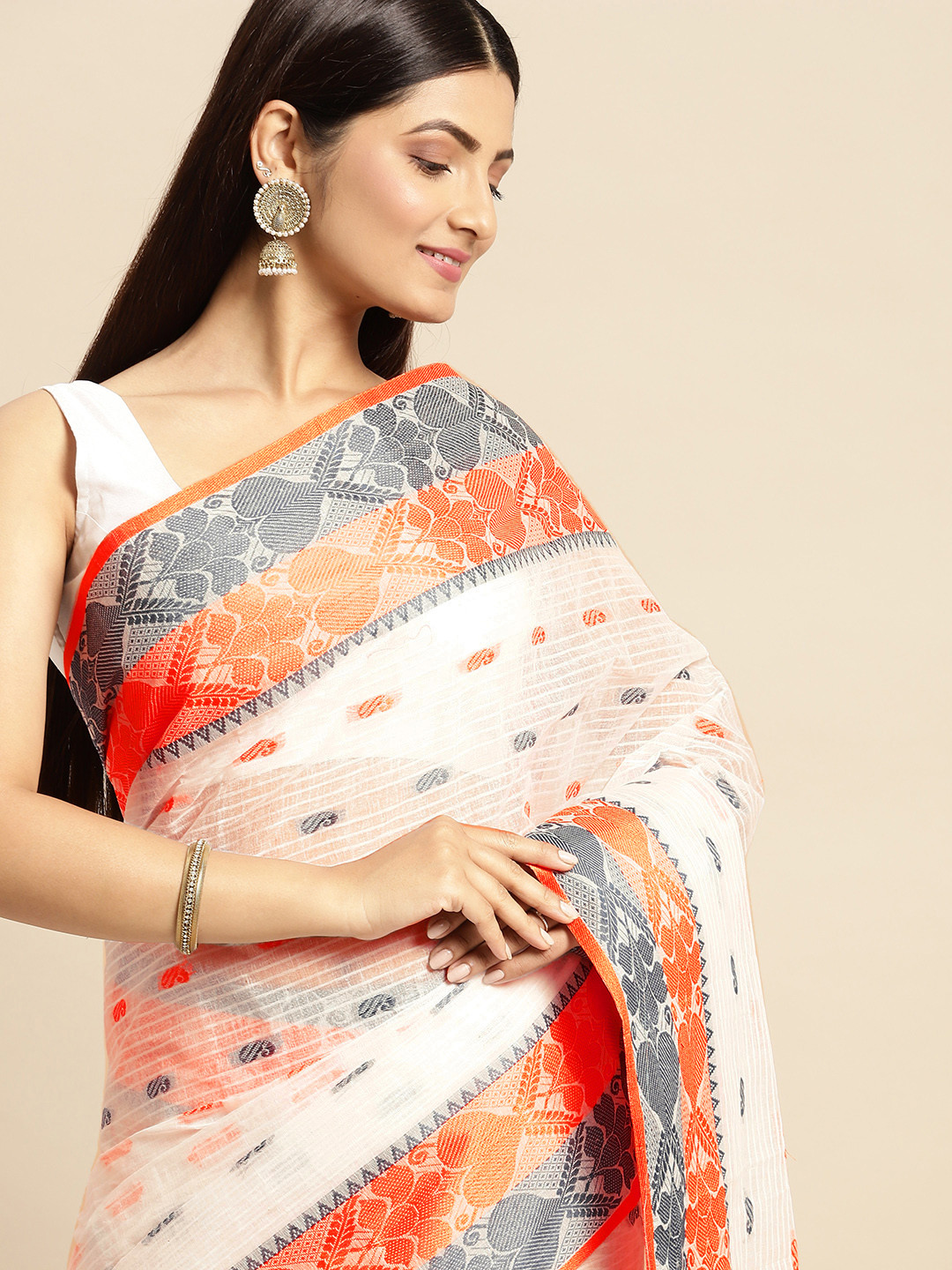 DESH BIDESH White Ethnic Motifs Pure Cotton Taant Saree