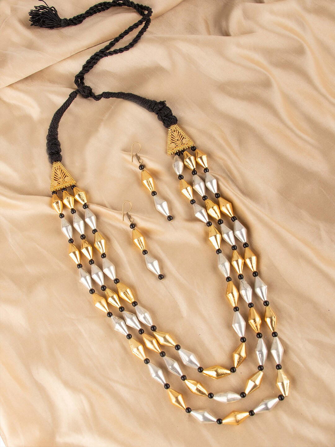 Ozanoo Gold-Toned 3 Layer Dholki Jewellery Set