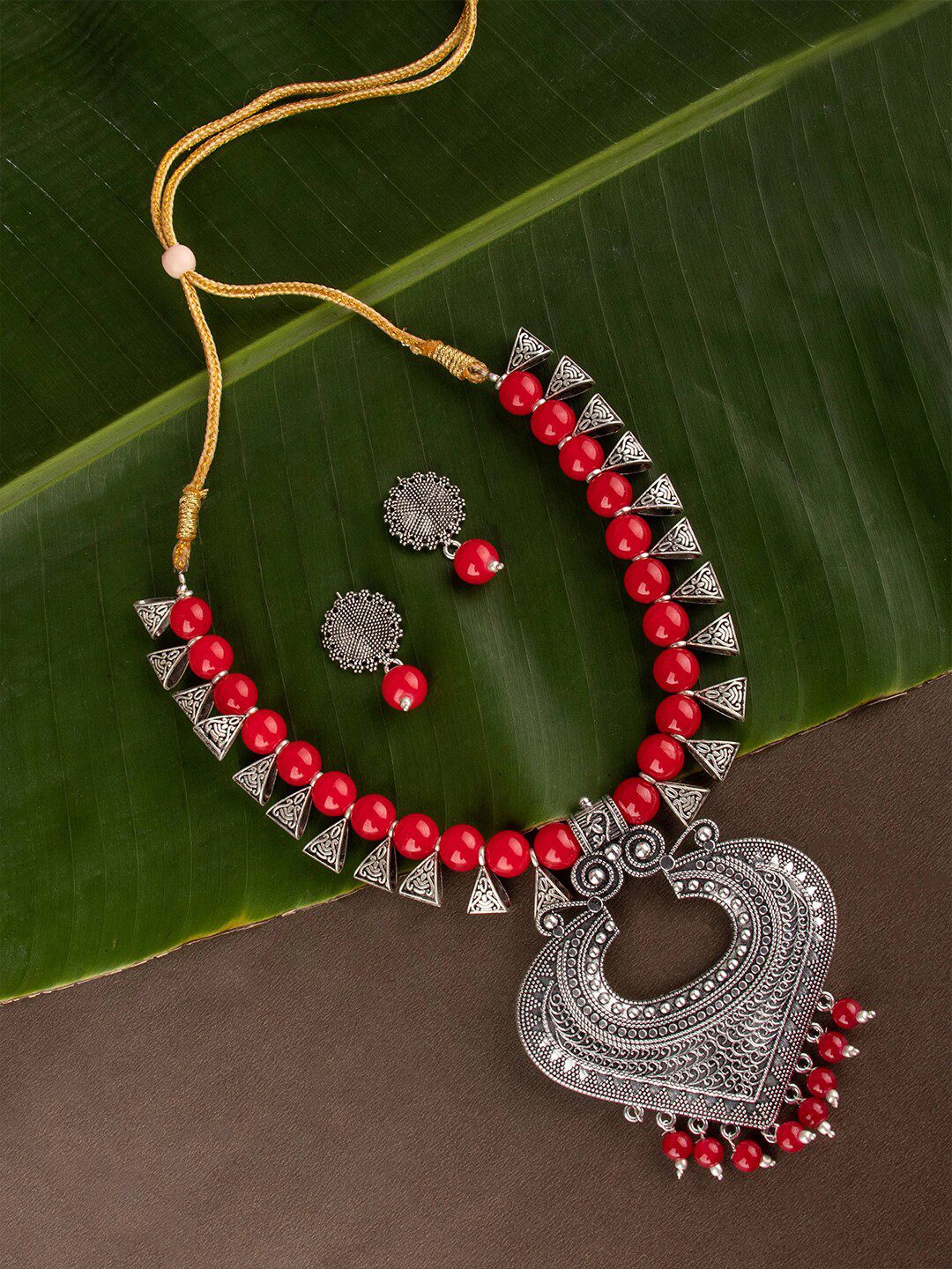 Ozanoo Red & Silver Plated Loop Oxidised Necklace Set