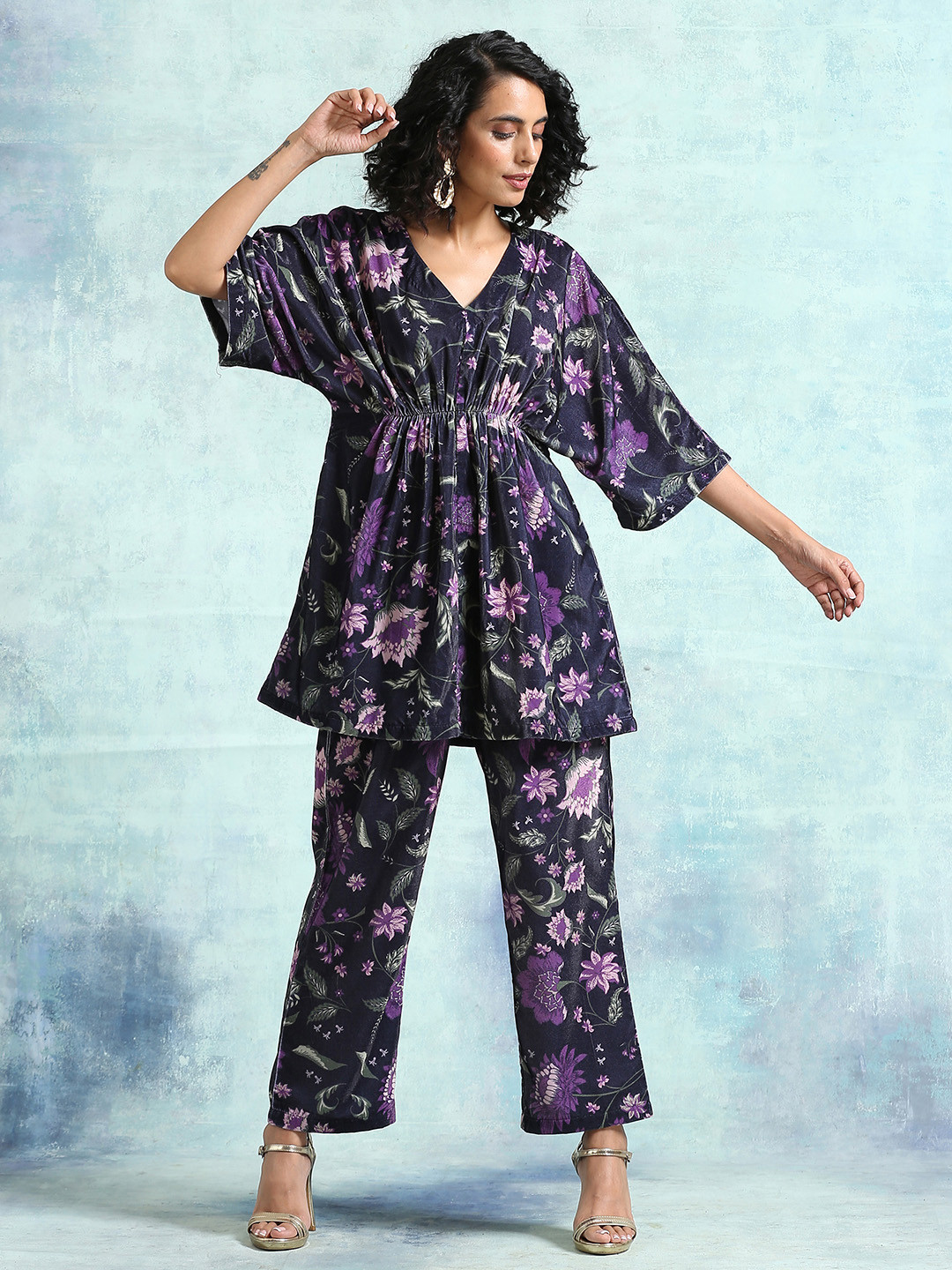 trueBrowns Women Black Floral Printed Velvet Co-Ord Set