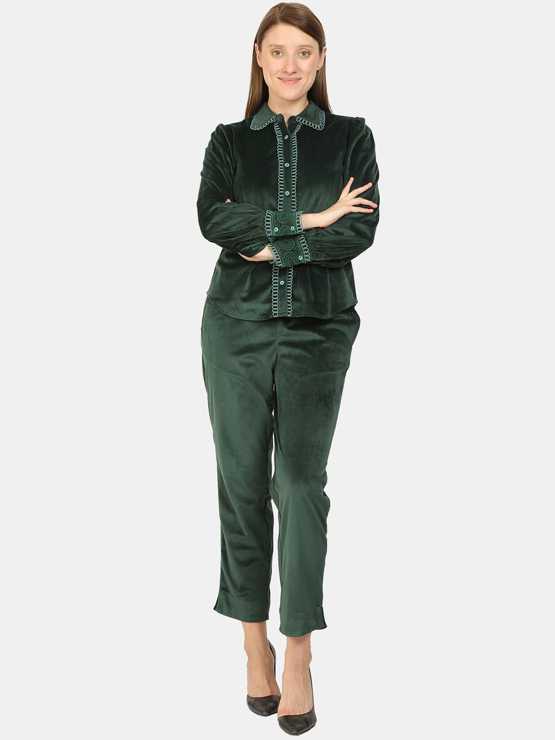 bellamia Women Green Solid Velvet Divinity Co-Ords