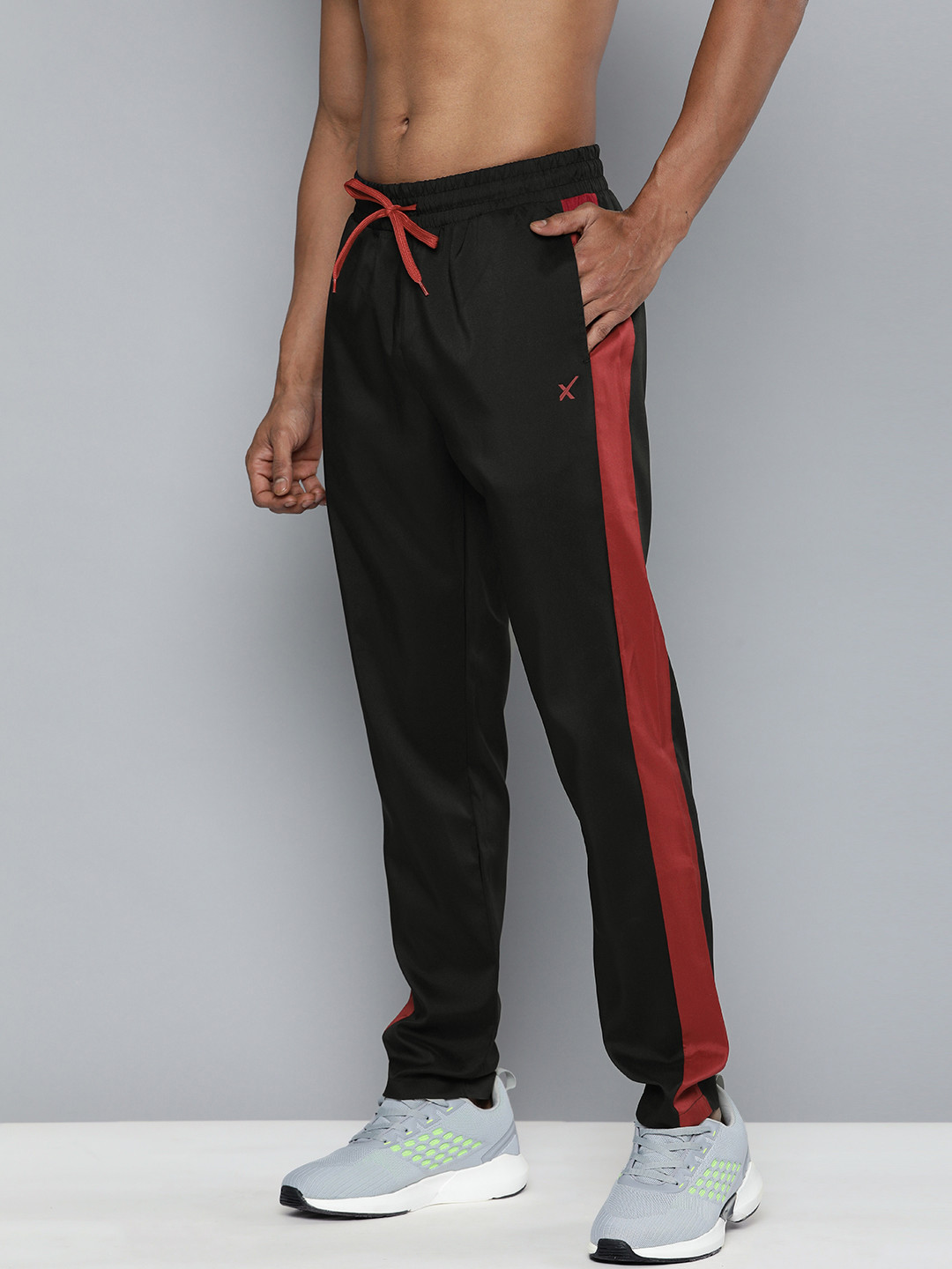 HRX By Hrithik Roshan Men Black Solid Panel Detail Rapid Dry Track Pants