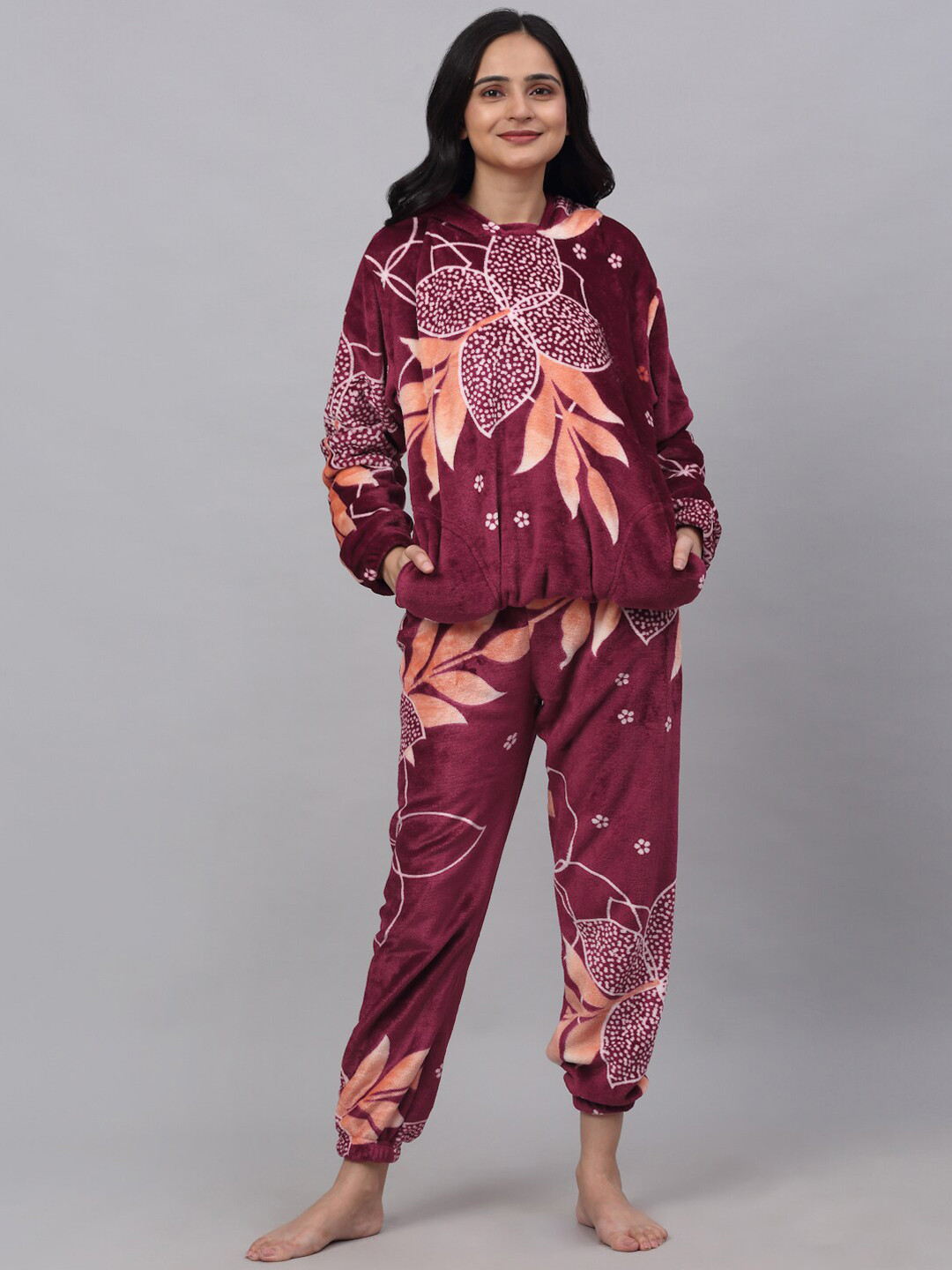 KLOTTHE Women Printed Woolen Hooded Nightsuit