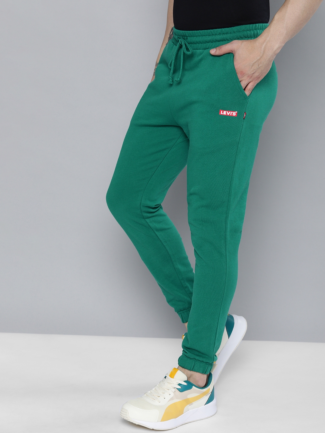 Jogging levis hot sale