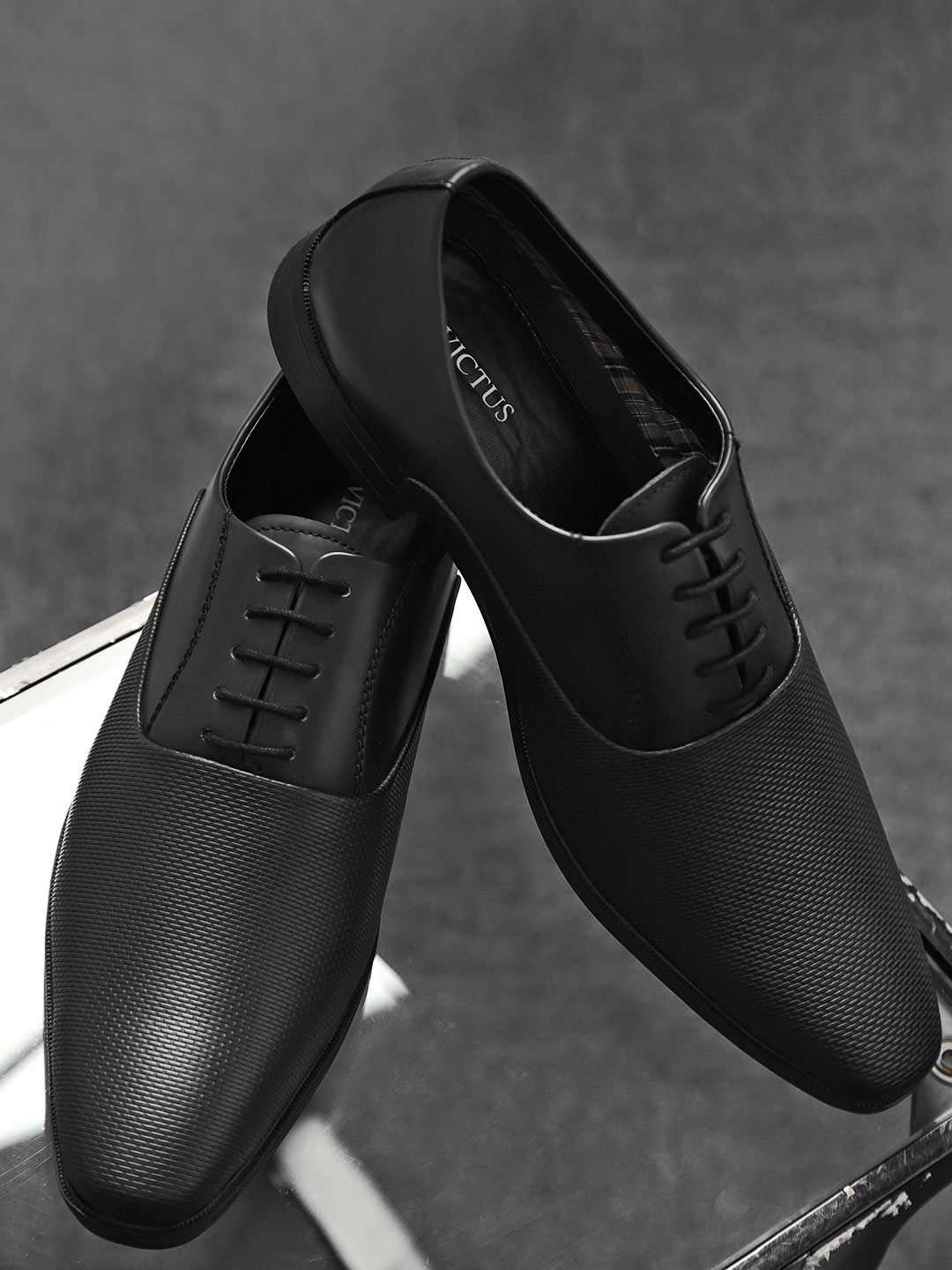 Buy INVICTUS Men Black Formal Slip On Shoes - Formal Shoes for Men 10277913  | Myntra