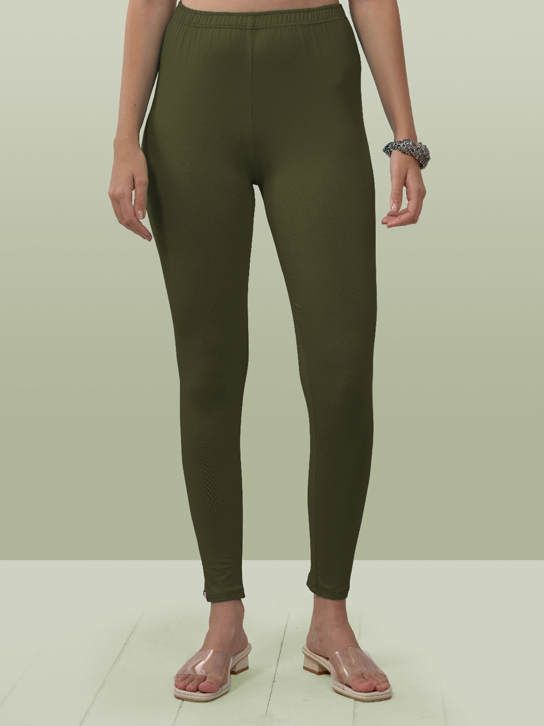 LYRA Women Green Solid Ankle-Length Leggings