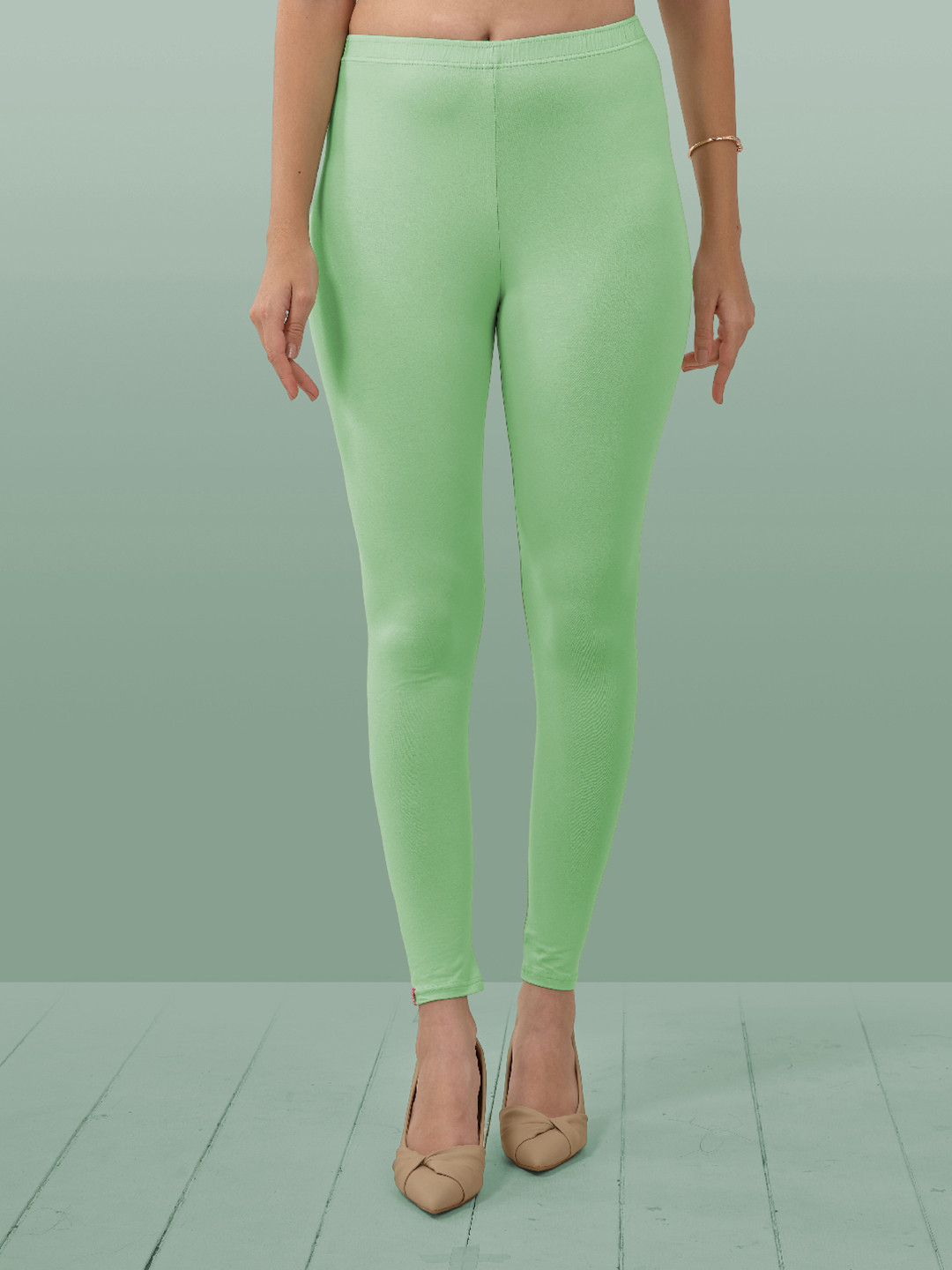 LYRA Women Green Solid Ankle Length Leggings