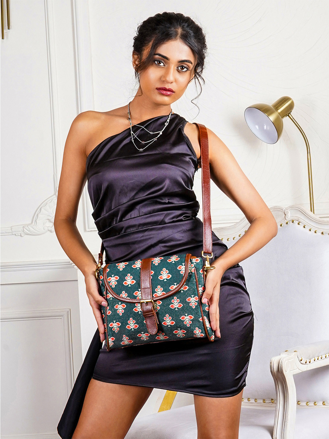 THE CLOWNFISH Madeline Women Green Floral Printed Structured Satchel