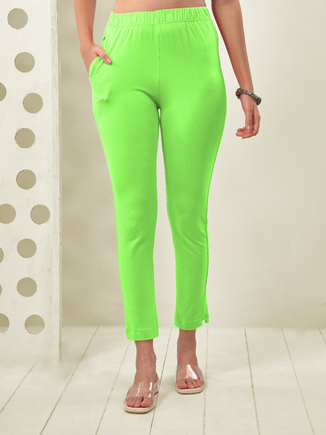 LYRA Women Green Smart Solid Trouser
