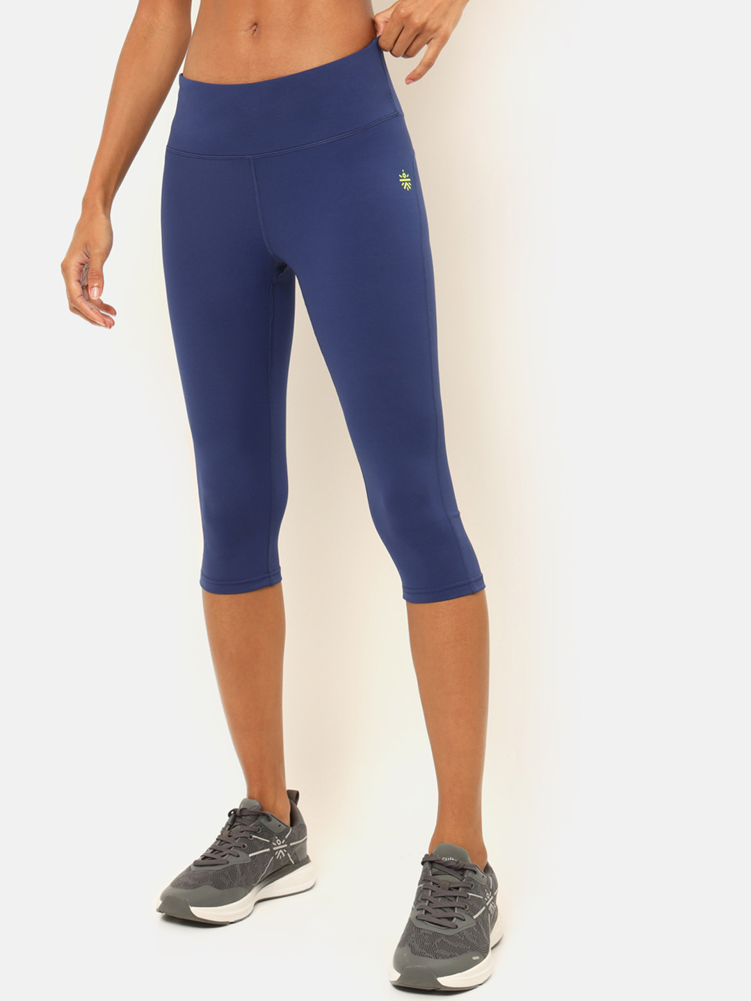 CULT Women All Day High Rise Solid 3/4th Tights