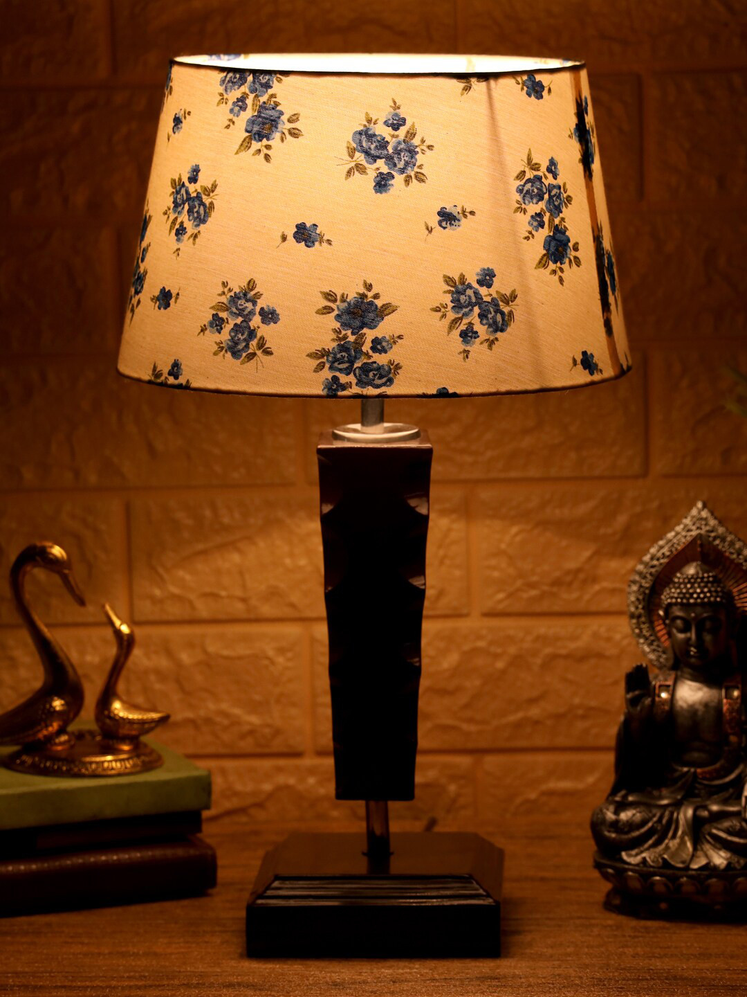 foziq Brown & White Pinted Wood Table Lamp