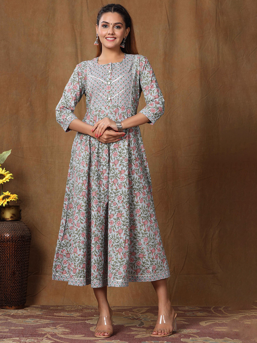 MIRAVAN Women Blue & Peach-Coloured Floral Printed Anarkali Ethnic Dress