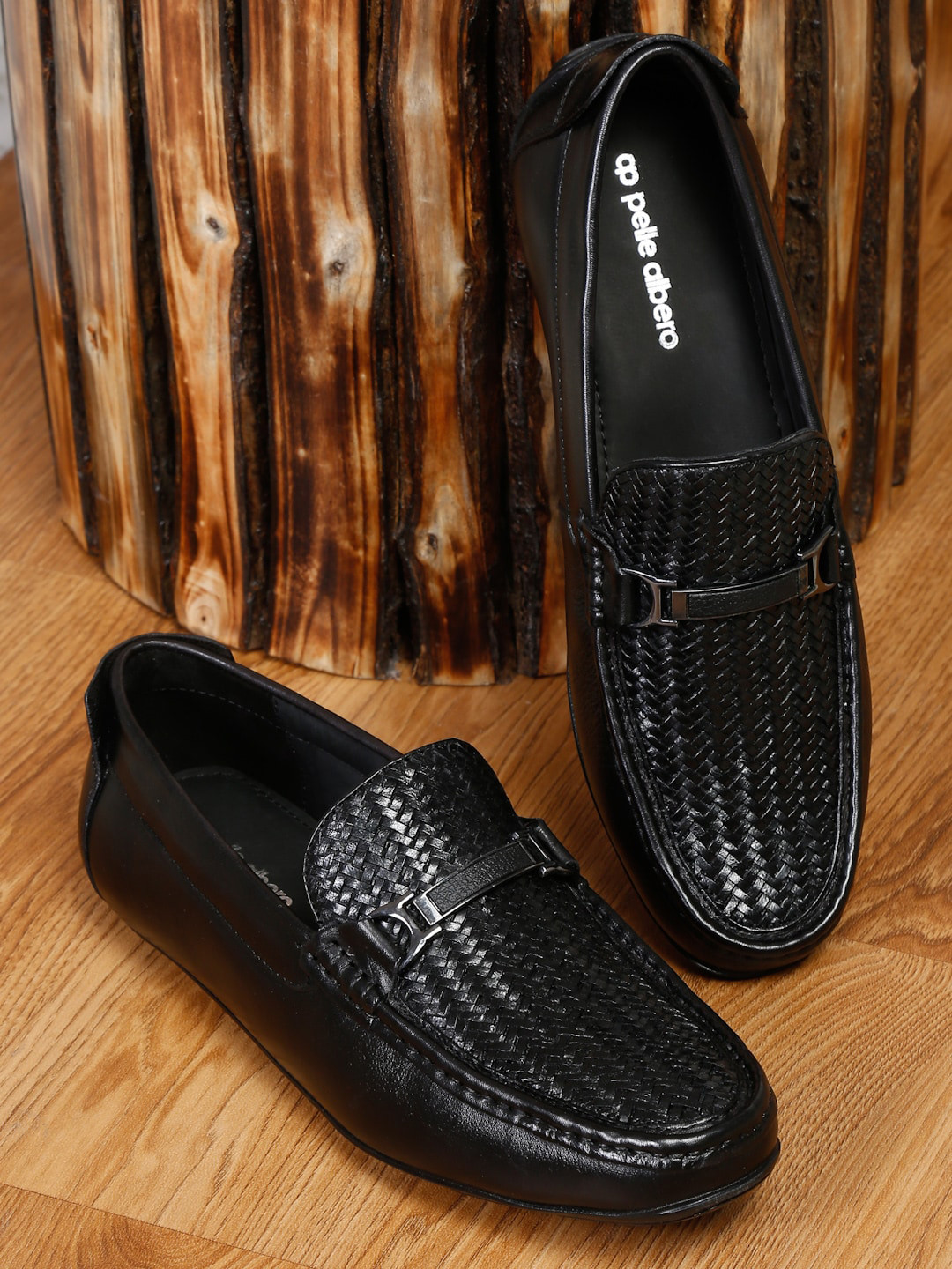 pelle albero Men Black Woven Design Leather Loafers