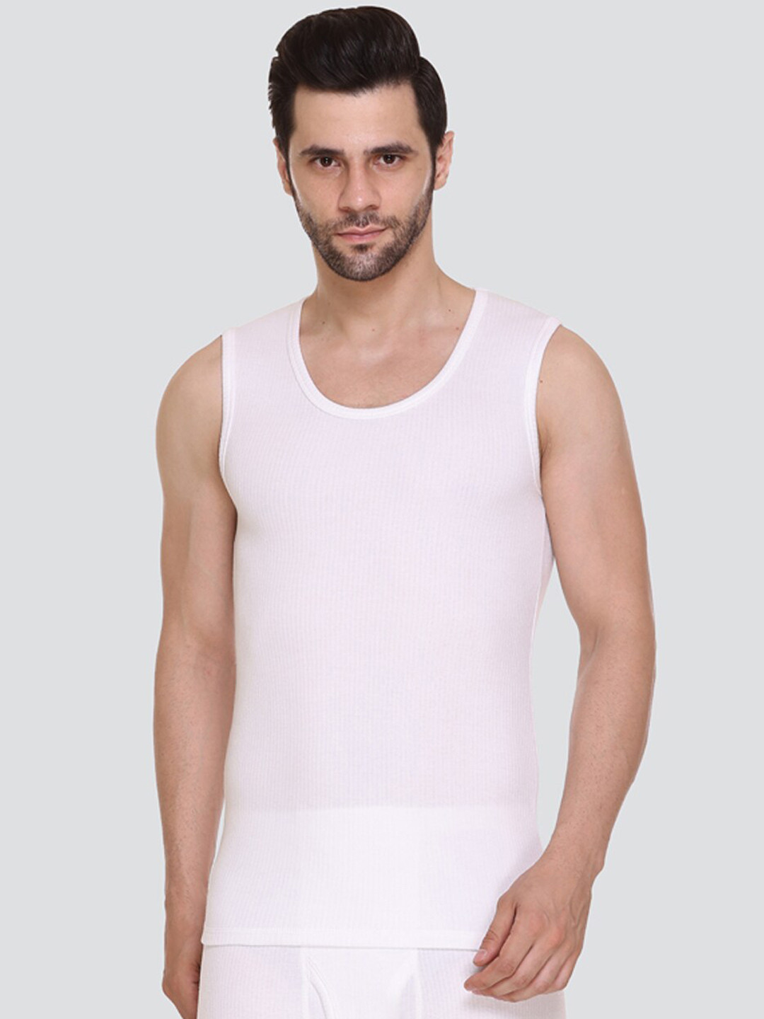 Aerowarm Men White Solid Sleeveless Thermal Top