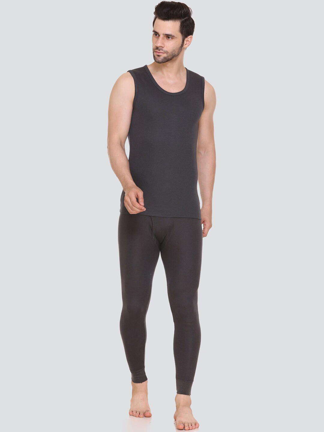 Aerowarm Men Charcoal Grey Solid Thermal Top & Bottom