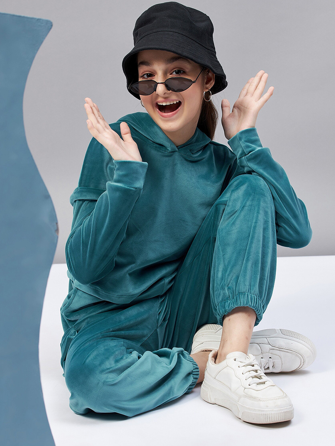 Stylo Bug Girls Blue Solid Polyester Tracksuits