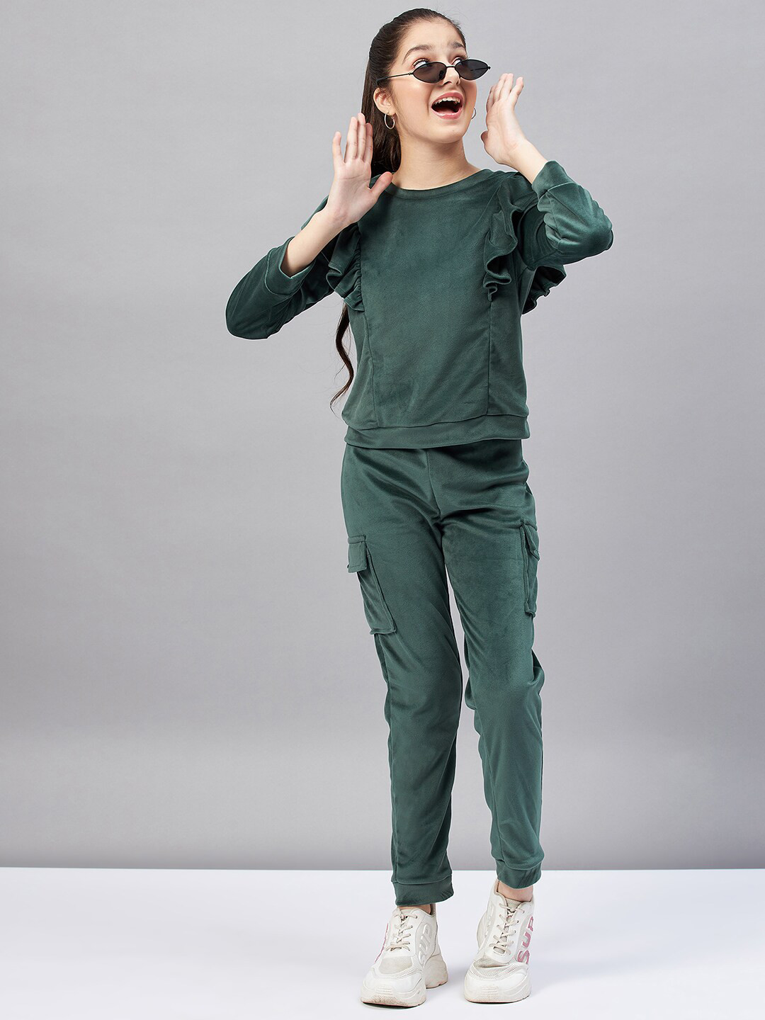 Stylo Bug Girls Green Solid Tracksuits